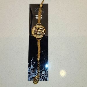 NWT Evora Gold  Chain bracelet leopard medallion